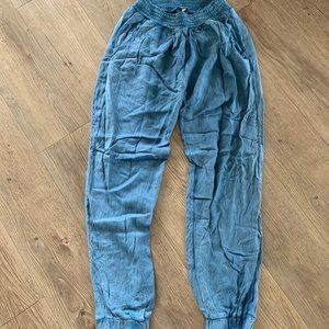 AE Parachute Pants - Size Small